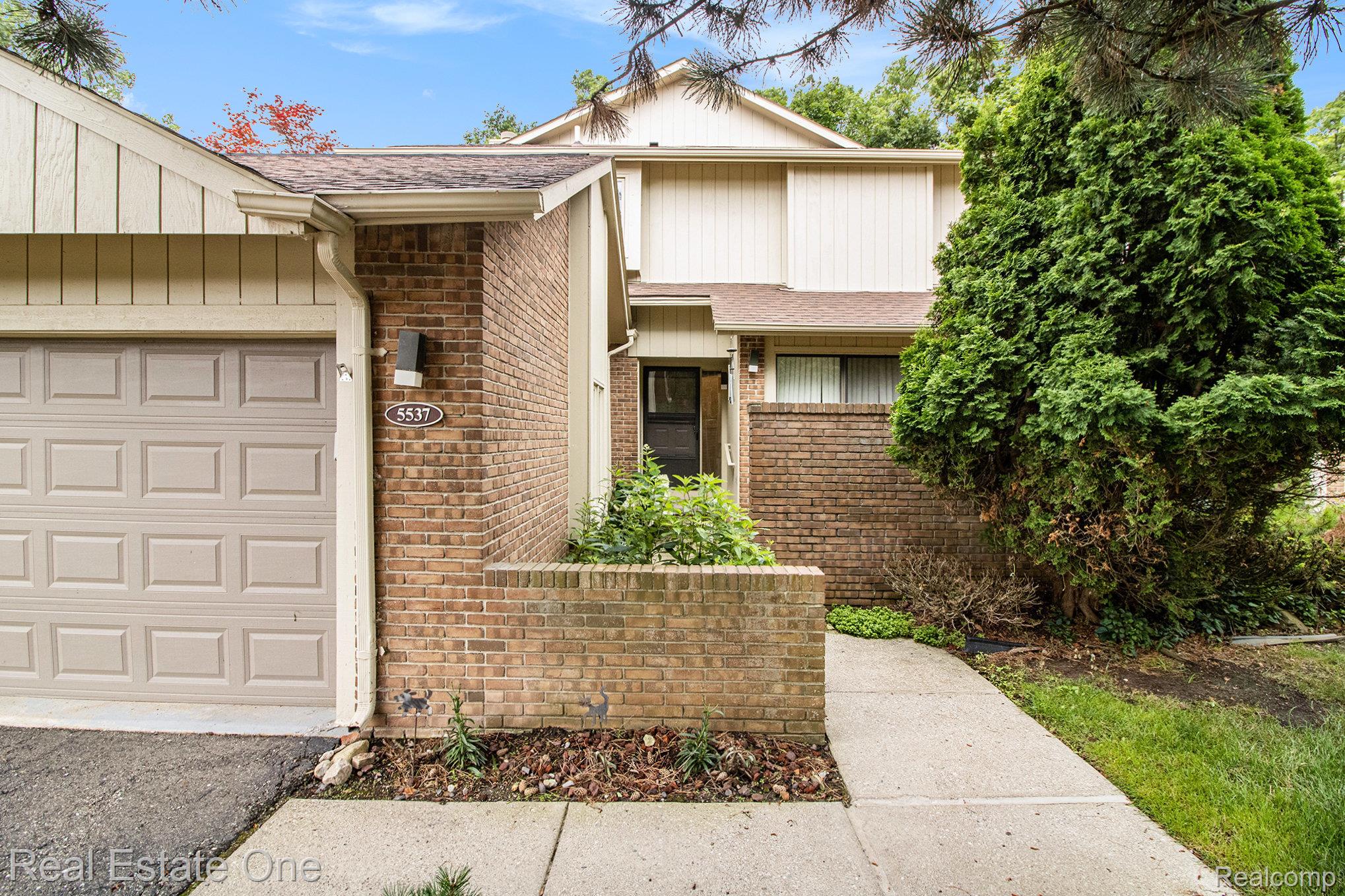 5537 Walnut Circle W