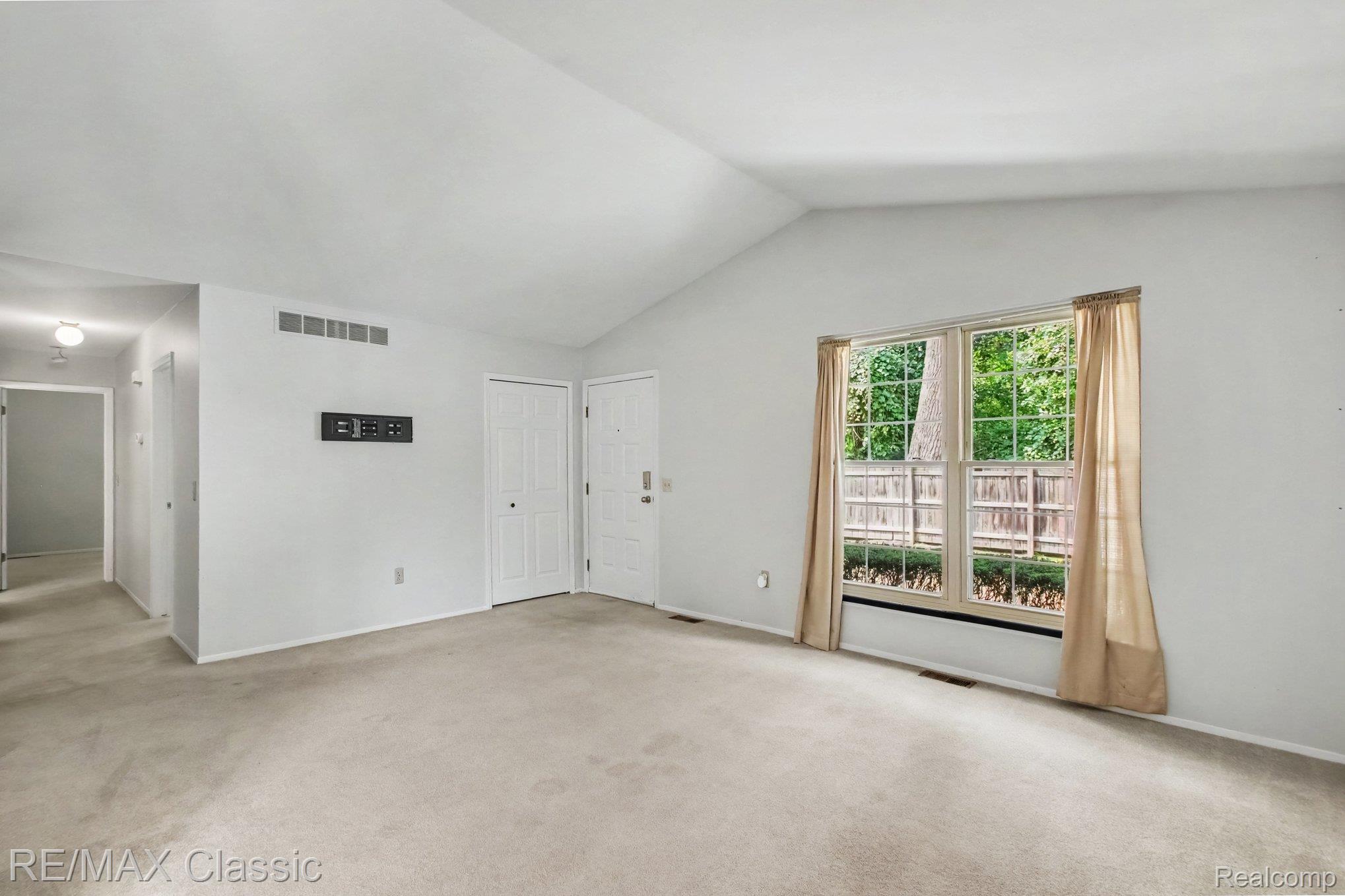 1489 Dover Hill N
