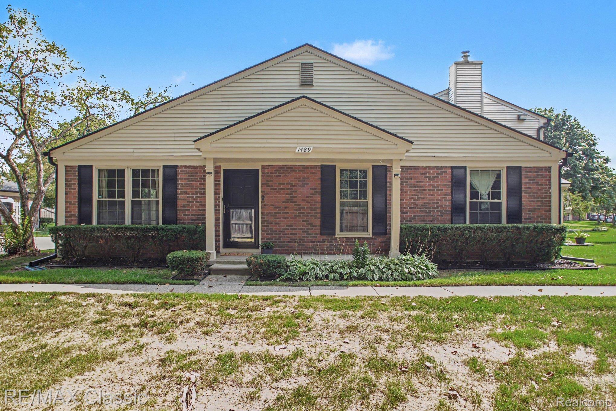 1489 Dover Hill N