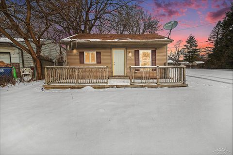 2481 California Avenue Saginaw City MI 48601