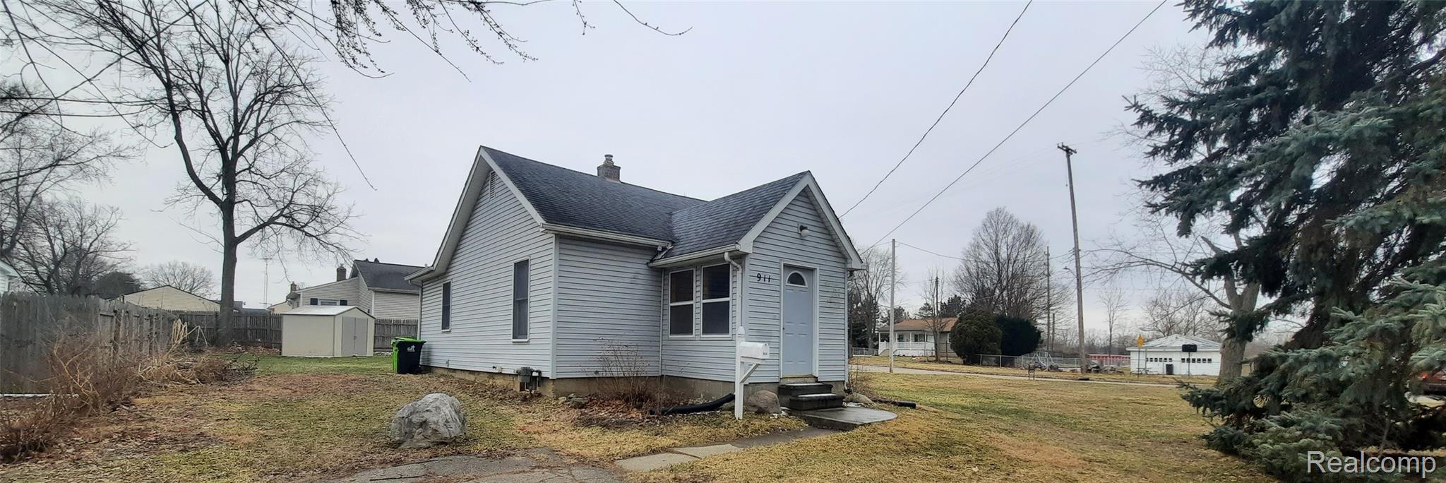 911 W Silver Lake Road