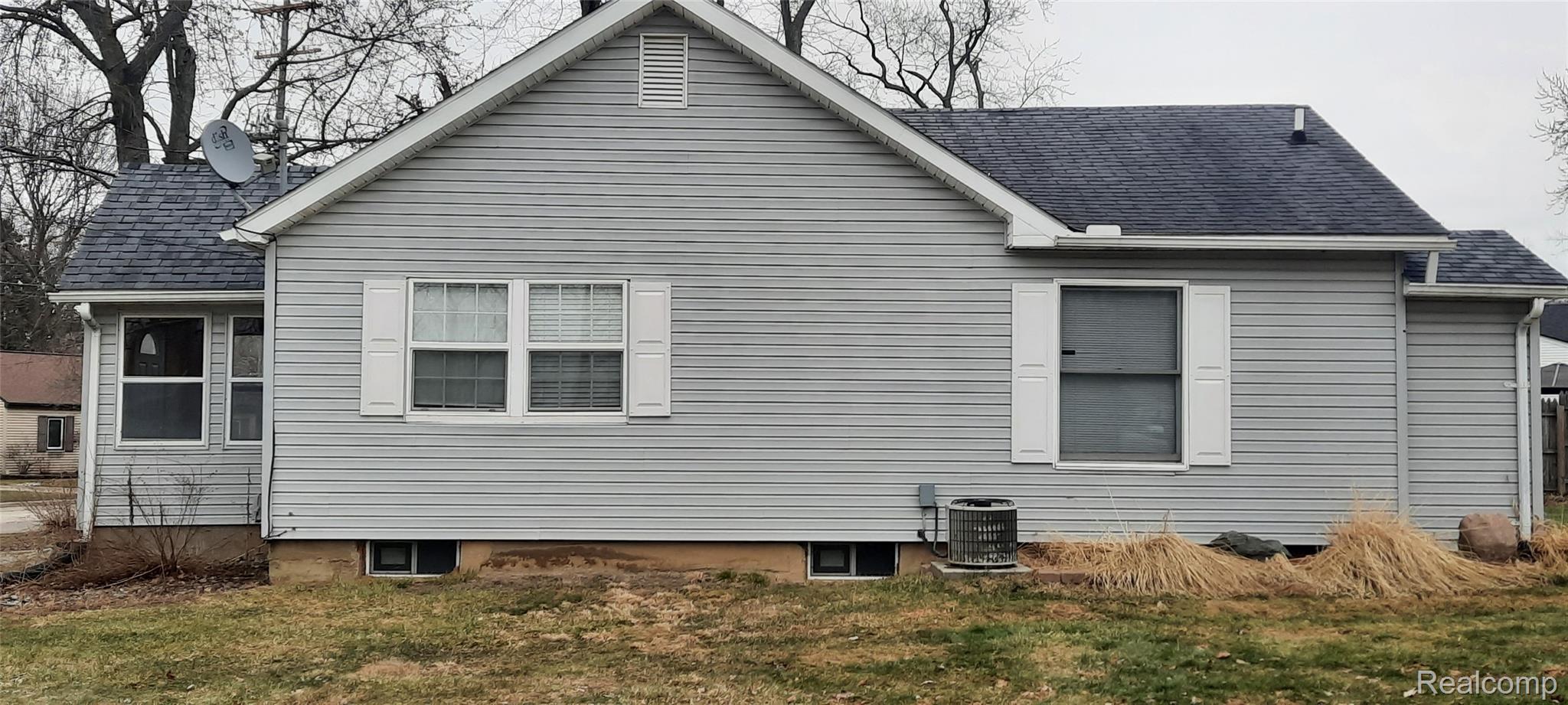 911 W Silver Lake Road