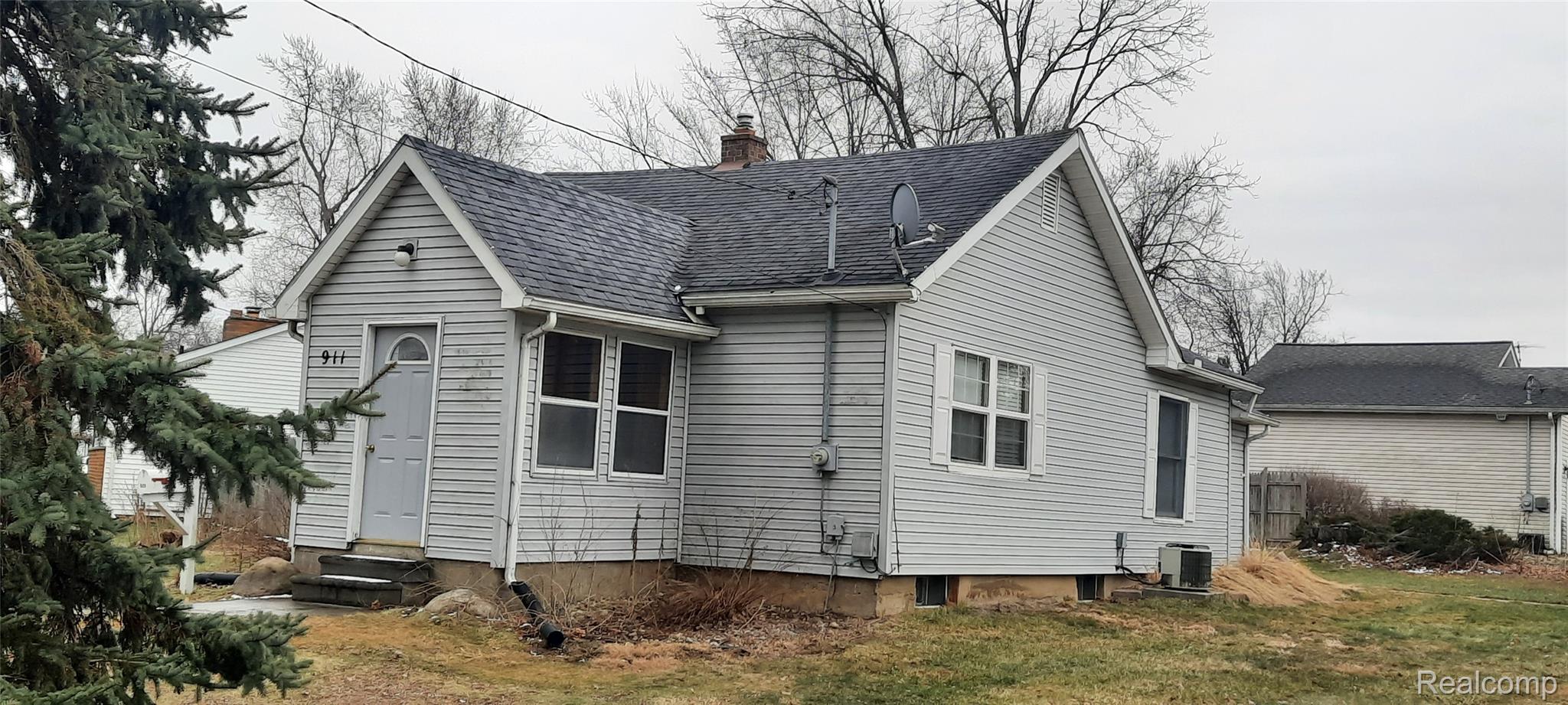 911 W Silver Lake Road