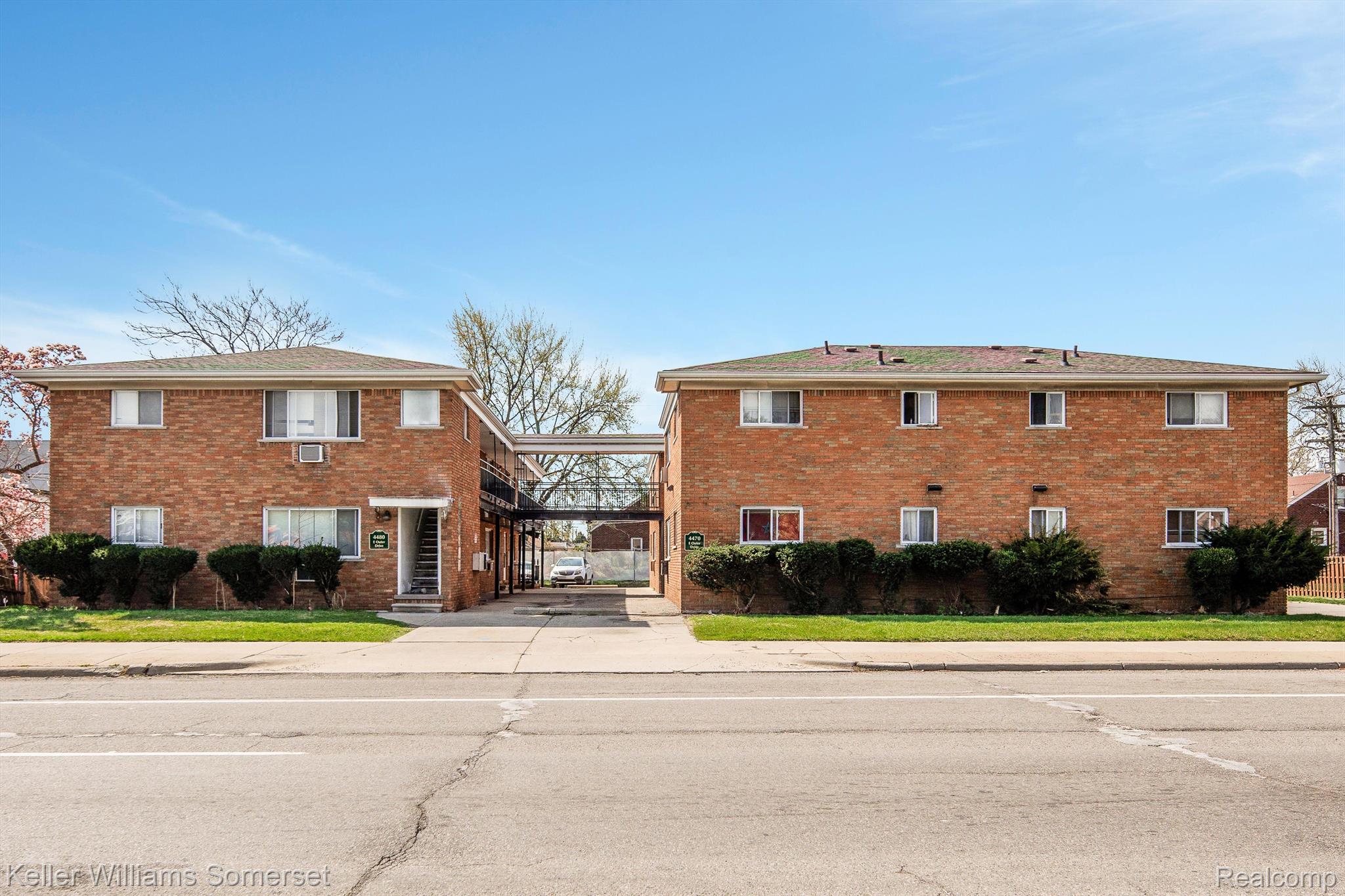 4470 E OUTER Drive