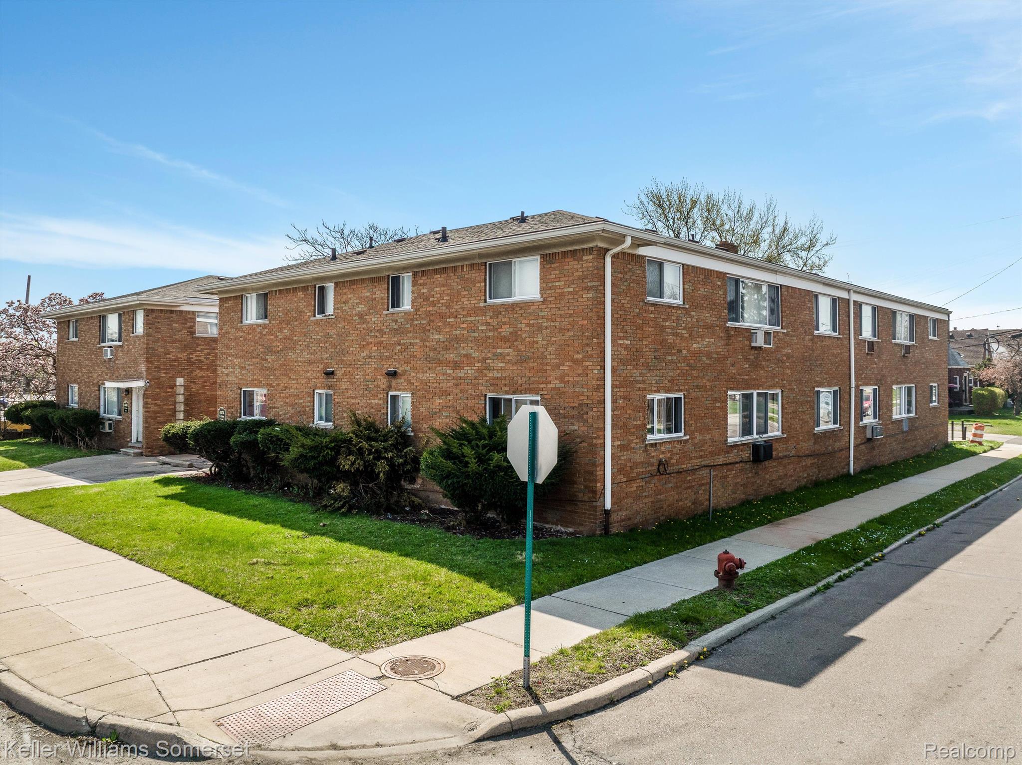 4470 E OUTER Drive
