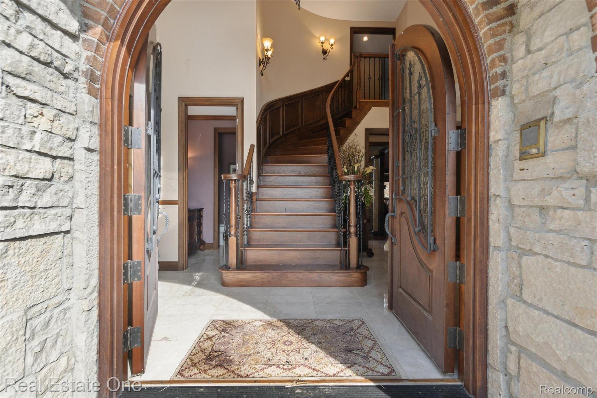 4058 LAKE RIDGE Court