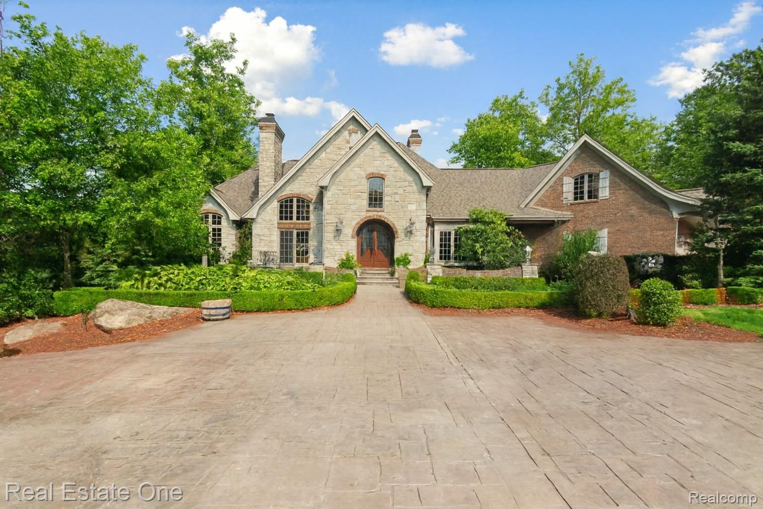 4058 LAKE RIDGE Court