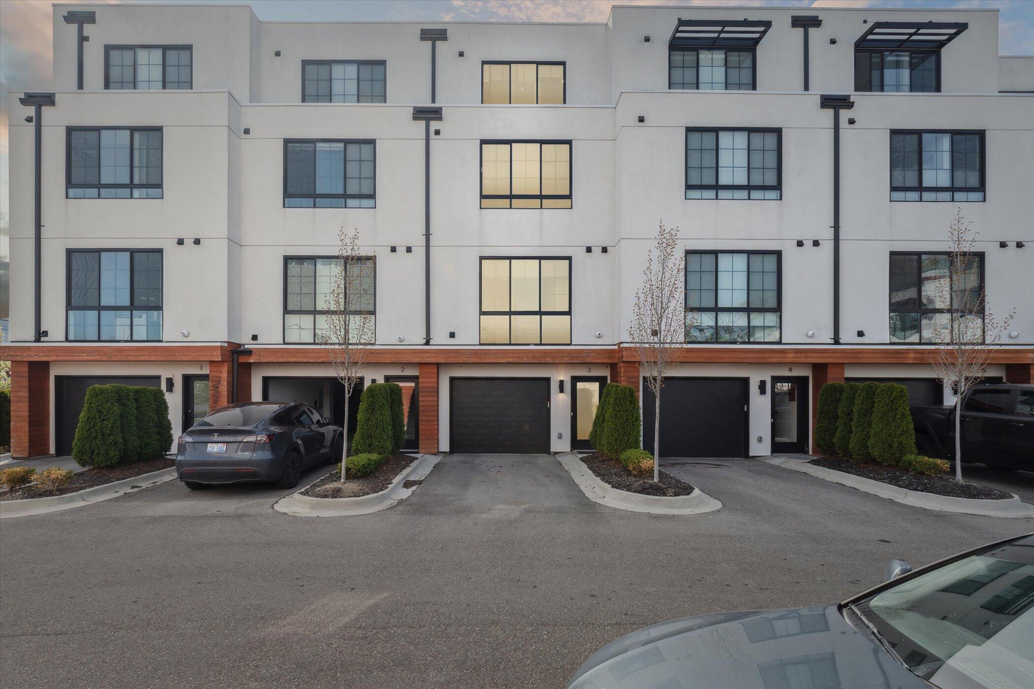 533 E Harrison 3