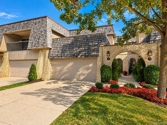 1188 OAKWOOD CT, ROCHESTER HILLS, MI 48307 - Image b5bf8f1a2bb215851ada5dad5ef348fb/2525643919