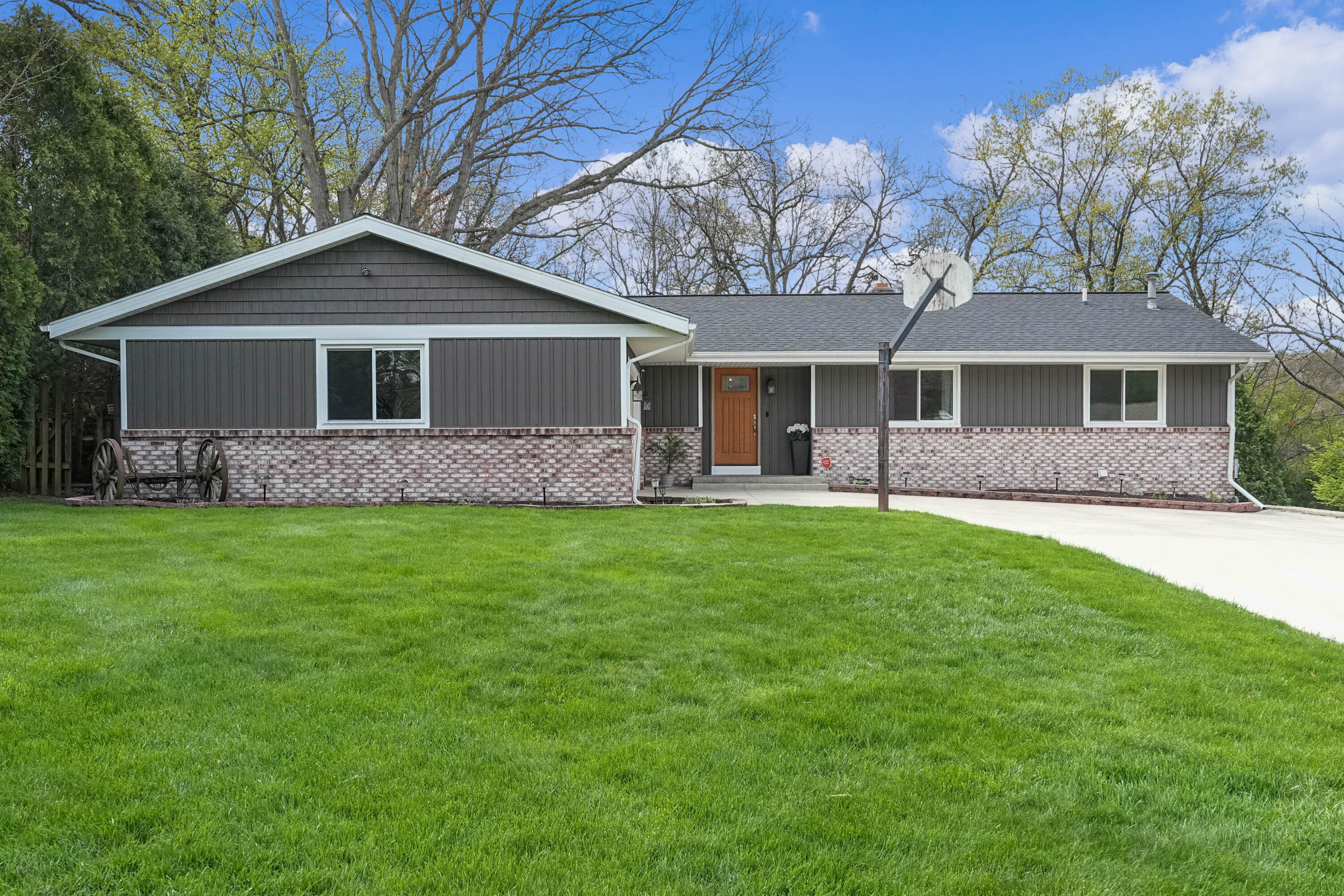 2394 Cedar Crest Drive NE