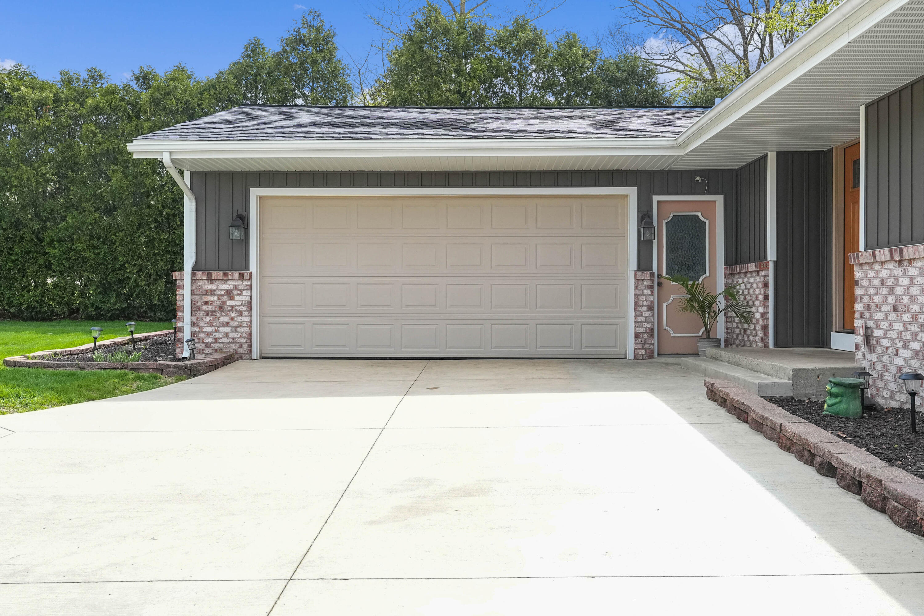 2394 Cedar Crest Drive NE