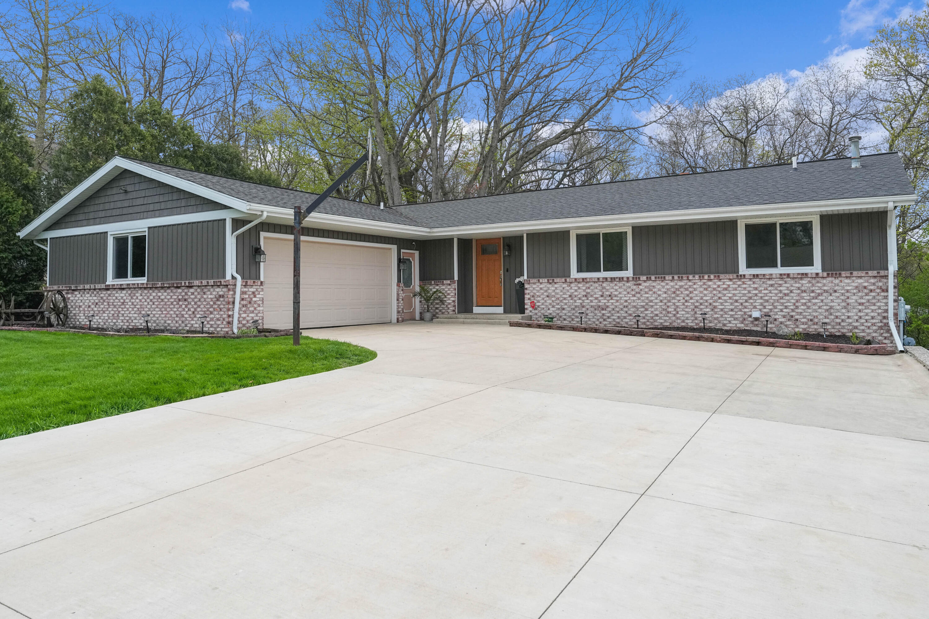2394 Cedar Crest Drive NE