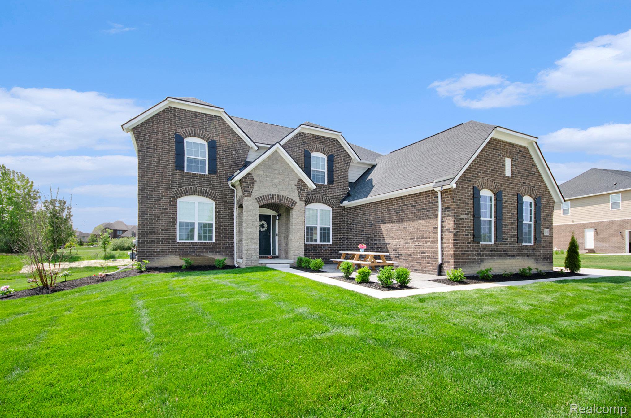 1105 Lindenhill Lane