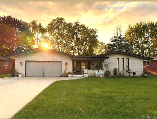 38233 MEDVILLE DR, STERLING HEIGHTS, MI 48312 - Image b5c3ad80b324df4bc6bb333ebda87f6d/2258777120