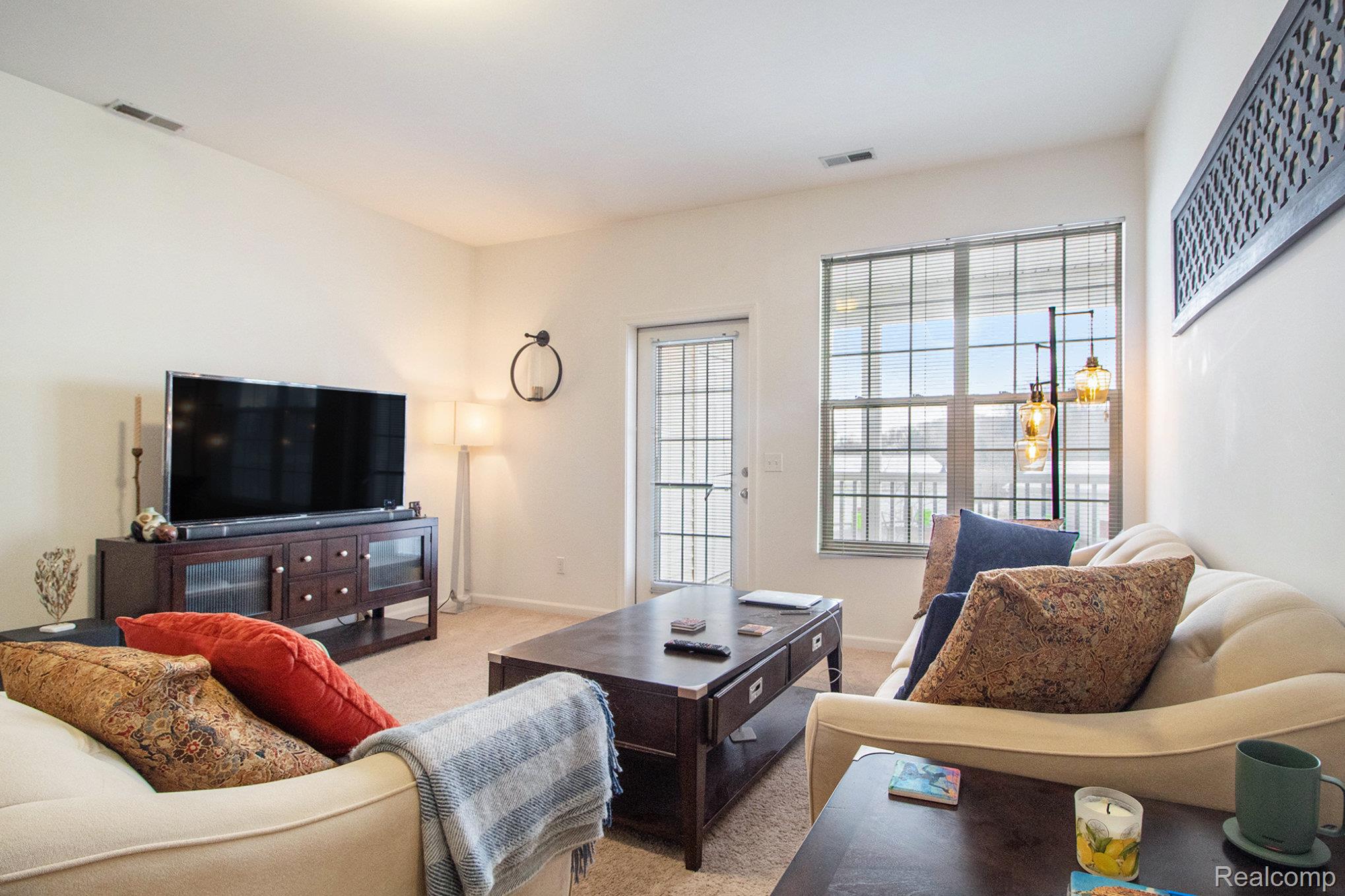 1043 E SUMMERFIELD GLEN Circle