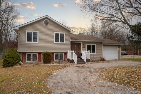 758 South Boulevard W Rochester Hills City MI 48307