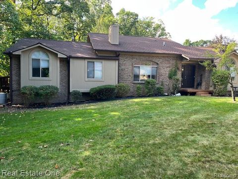 7453 Pepper Creek West Bloomfield Charter Township MI 48322