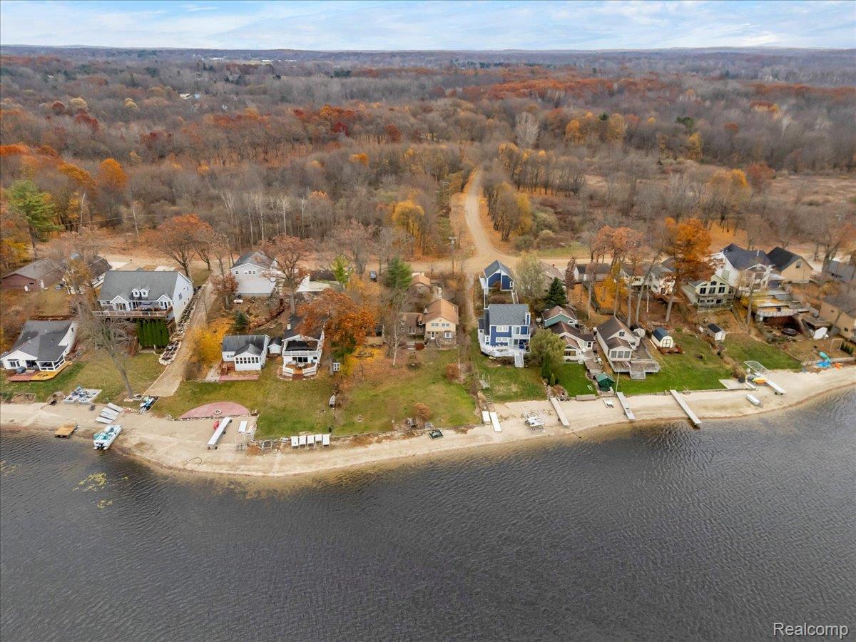 Hadley, Michigan 48462, United States, 4 Bedrooms Bedrooms, ,2 BathroomsBathrooms,Residential,Active,243311