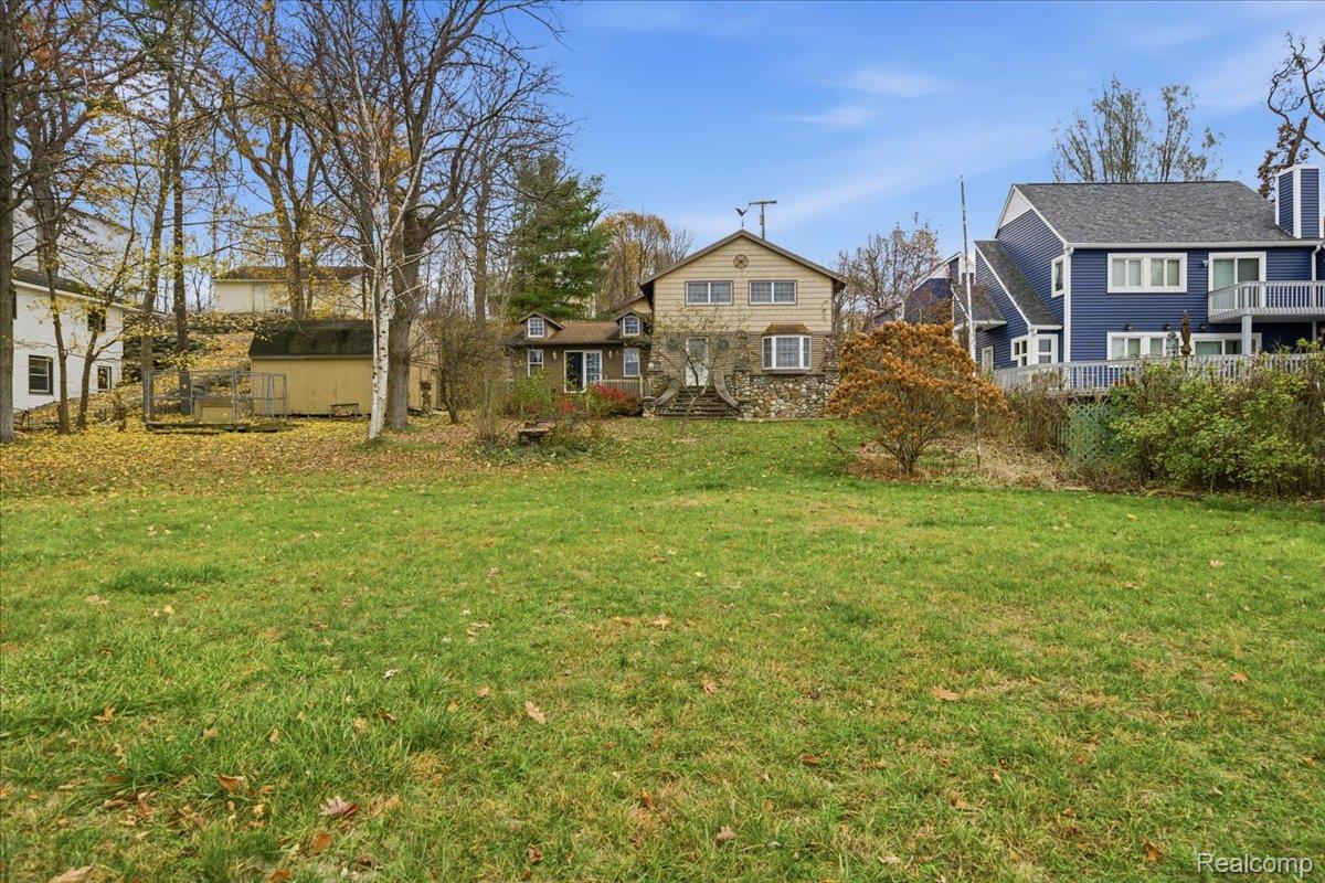 Hadley, Michigan 48462, United States, 4 Bedrooms Bedrooms, ,2 BathroomsBathrooms,Residential,Active,243311