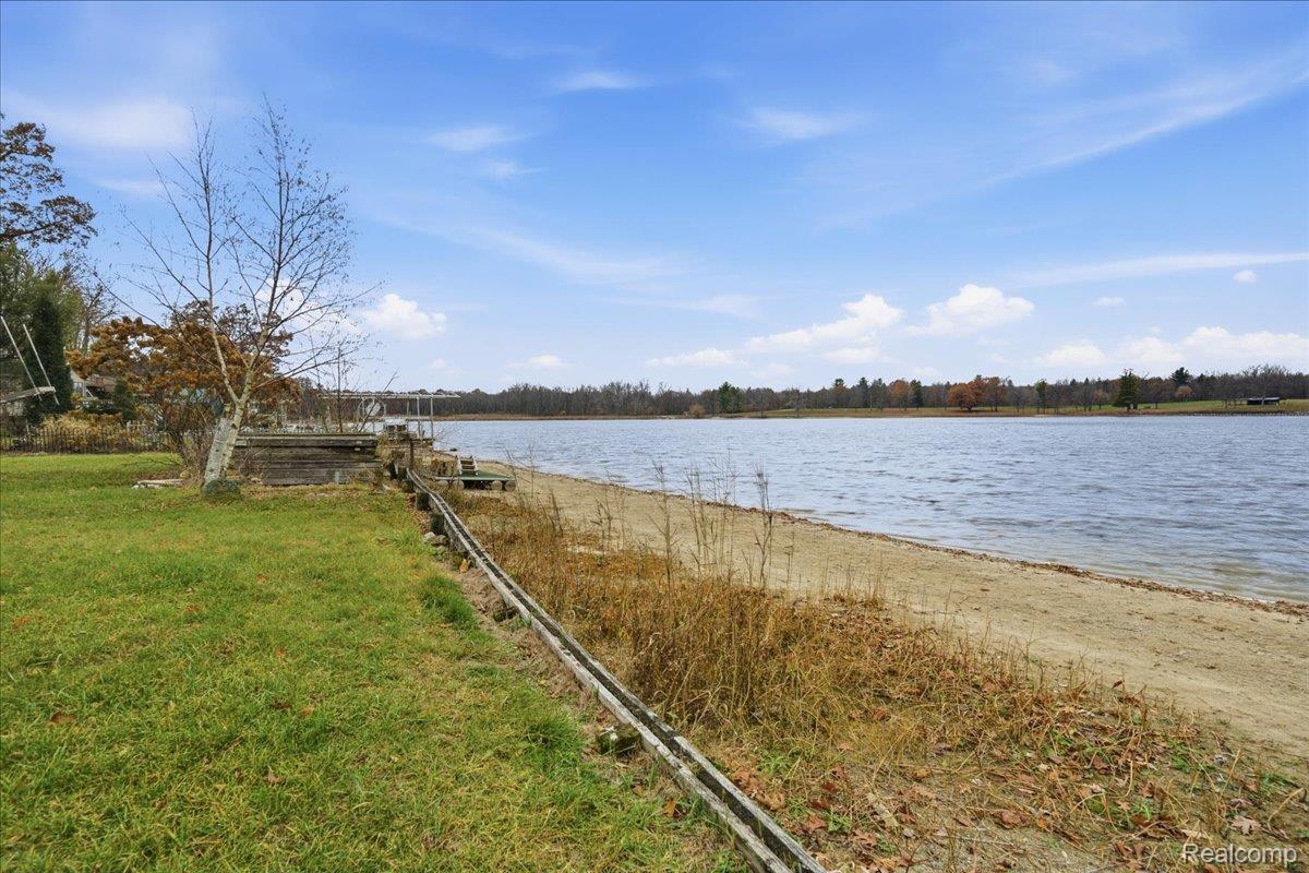 Hadley, Michigan 48462, United States, 4 Bedrooms Bedrooms, ,2 BathroomsBathrooms,Residential,Active,243311