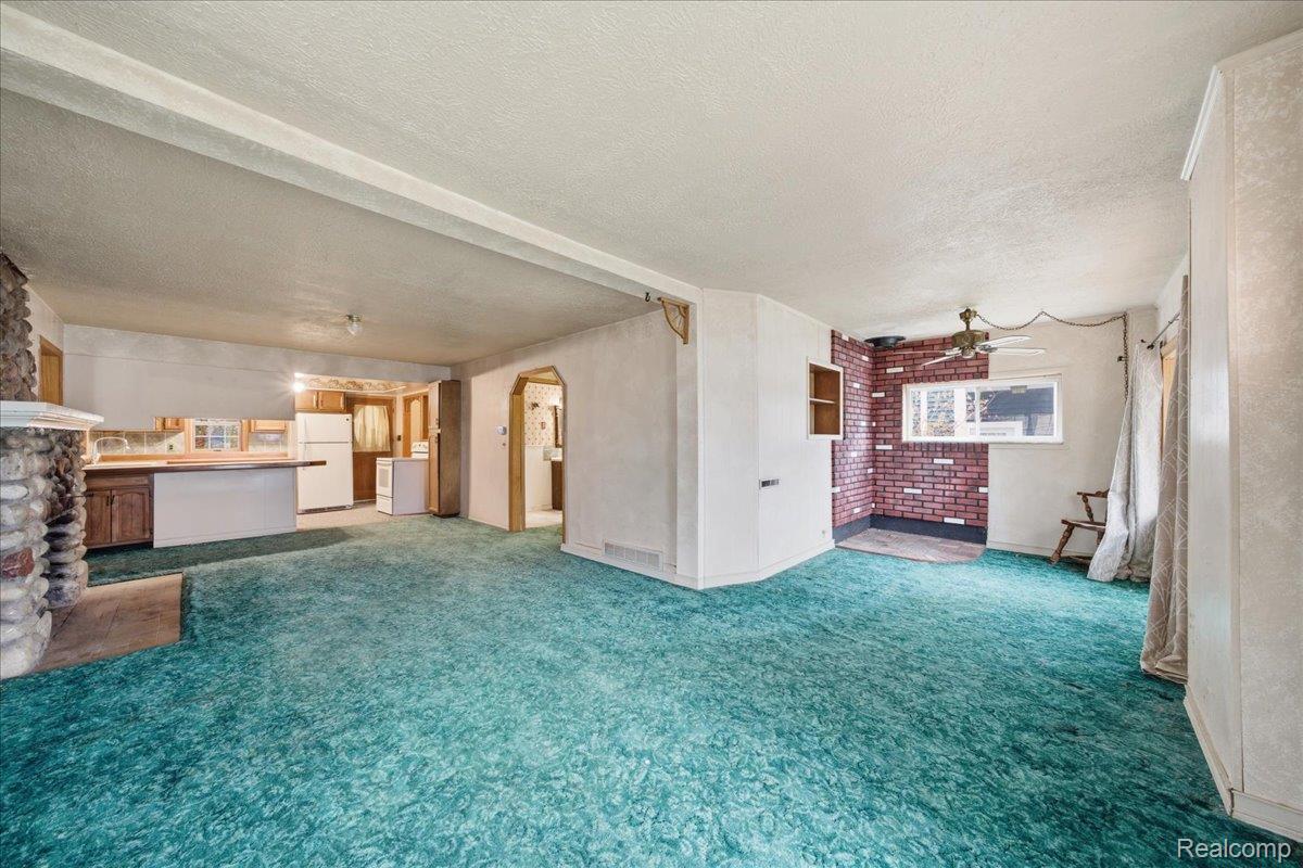 Hadley, Michigan 48462, United States, 4 Bedrooms Bedrooms, ,2 BathroomsBathrooms,Residential,Active,243311