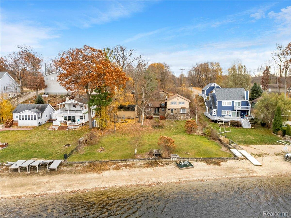 Hadley, Michigan 48462, United States, 4 Bedrooms Bedrooms, ,2 BathroomsBathrooms,Residential,Active,243311