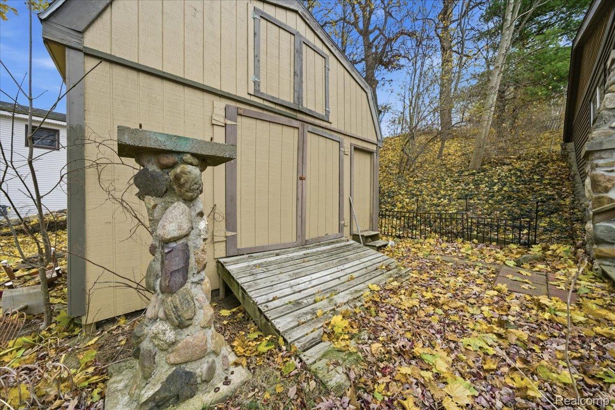 Hadley, Michigan 48462, United States, 4 Bedrooms Bedrooms, ,2 BathroomsBathrooms,Residential,Active,243311