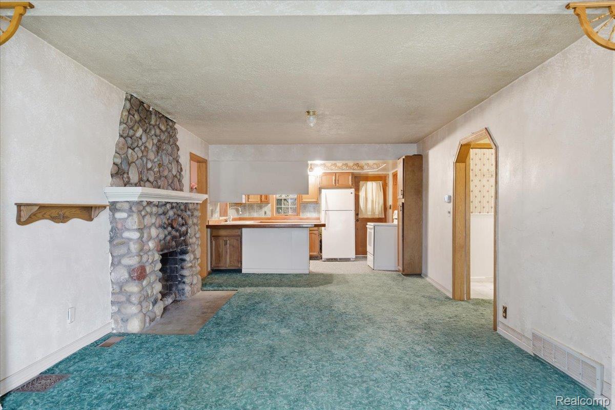 Hadley, Michigan 48462, United States, 4 Bedrooms Bedrooms, ,2 BathroomsBathrooms,Residential,Active,243311