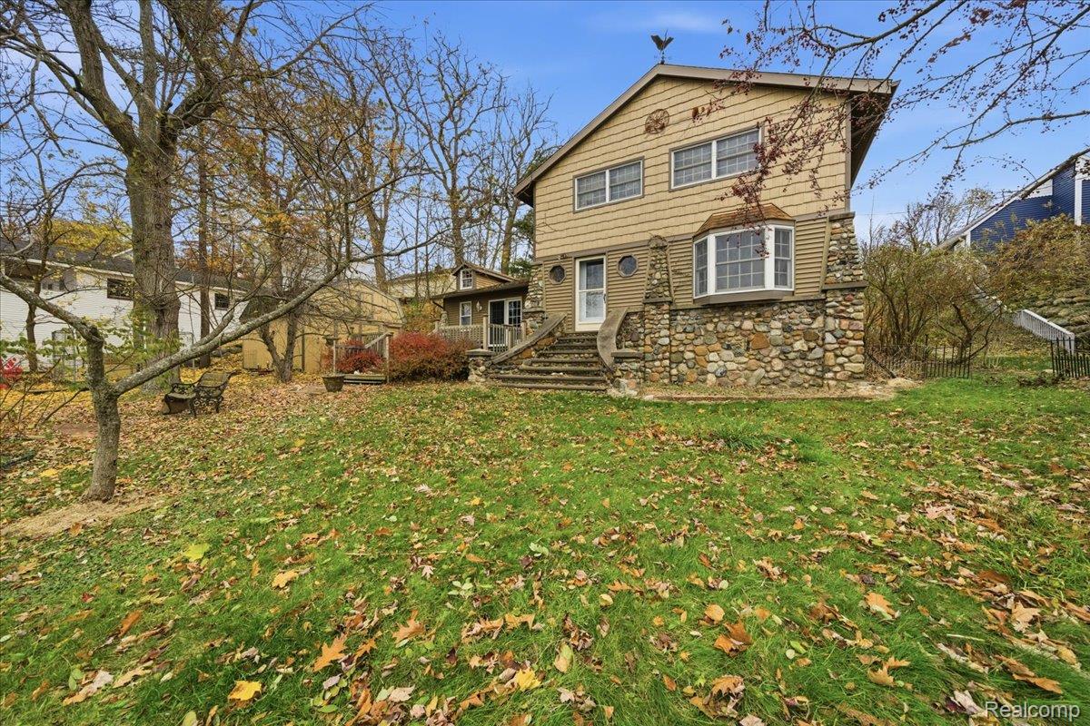 Hadley, Michigan 48462, United States, 4 Bedrooms Bedrooms, ,2 BathroomsBathrooms,Residential,Active,243311