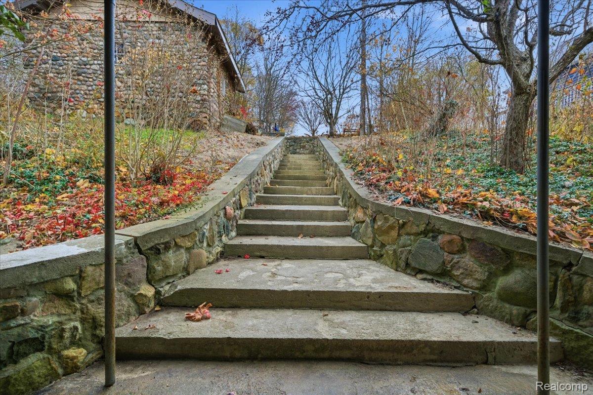 Hadley, Michigan 48462, United States, 4 Bedrooms Bedrooms, ,2 BathroomsBathrooms,Residential,Active,243311