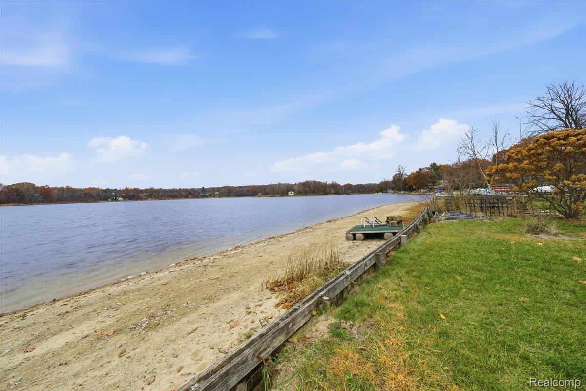 Hadley, Michigan 48462, United States, 4 Bedrooms Bedrooms, ,2 BathroomsBathrooms,Residential,Active,243311