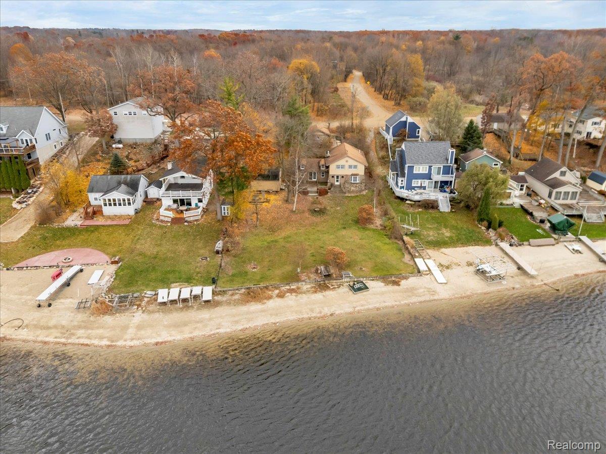 Hadley, Michigan 48462, United States, 4 Bedrooms Bedrooms, ,2 BathroomsBathrooms,Residential,Active,243311