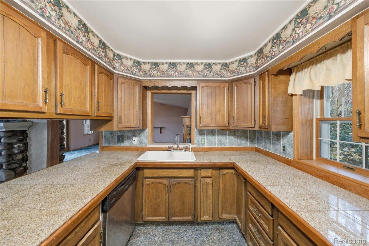 Hadley, Michigan 48462, United States, 4 Bedrooms Bedrooms, ,2 BathroomsBathrooms,Residential,Active,243311