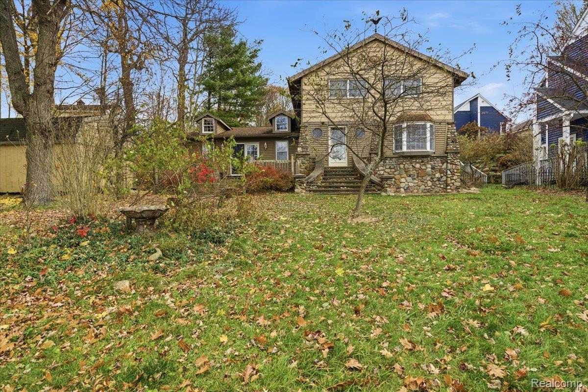 Hadley, Michigan 48462, United States, 4 Bedrooms Bedrooms, ,2 BathroomsBathrooms,Residential,Active,243311