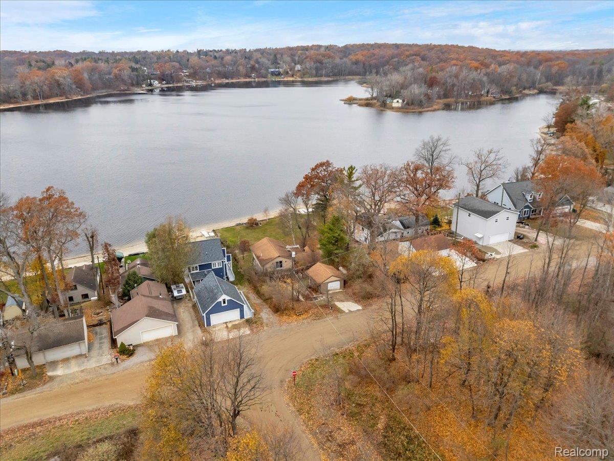 Hadley, Michigan 48462, United States, 4 Bedrooms Bedrooms, ,2 BathroomsBathrooms,Residential,Active,243311