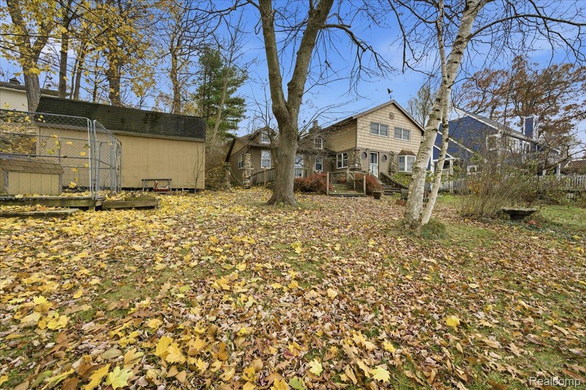 Hadley, Michigan 48462, United States, 4 Bedrooms Bedrooms, ,2 BathroomsBathrooms,Residential,Active,243311