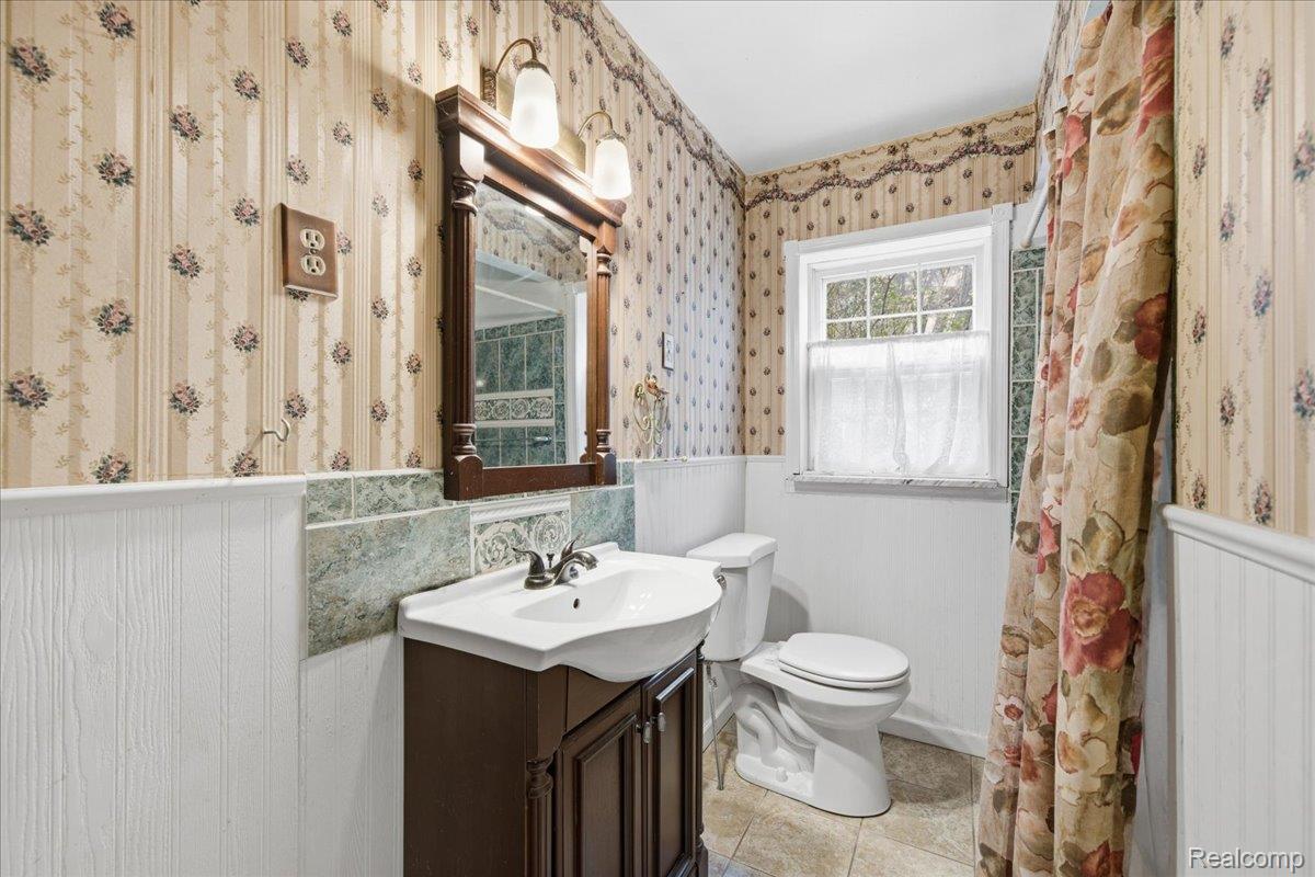 Hadley, Michigan 48462, United States, 4 Bedrooms Bedrooms, ,2 BathroomsBathrooms,Residential,Active,243311