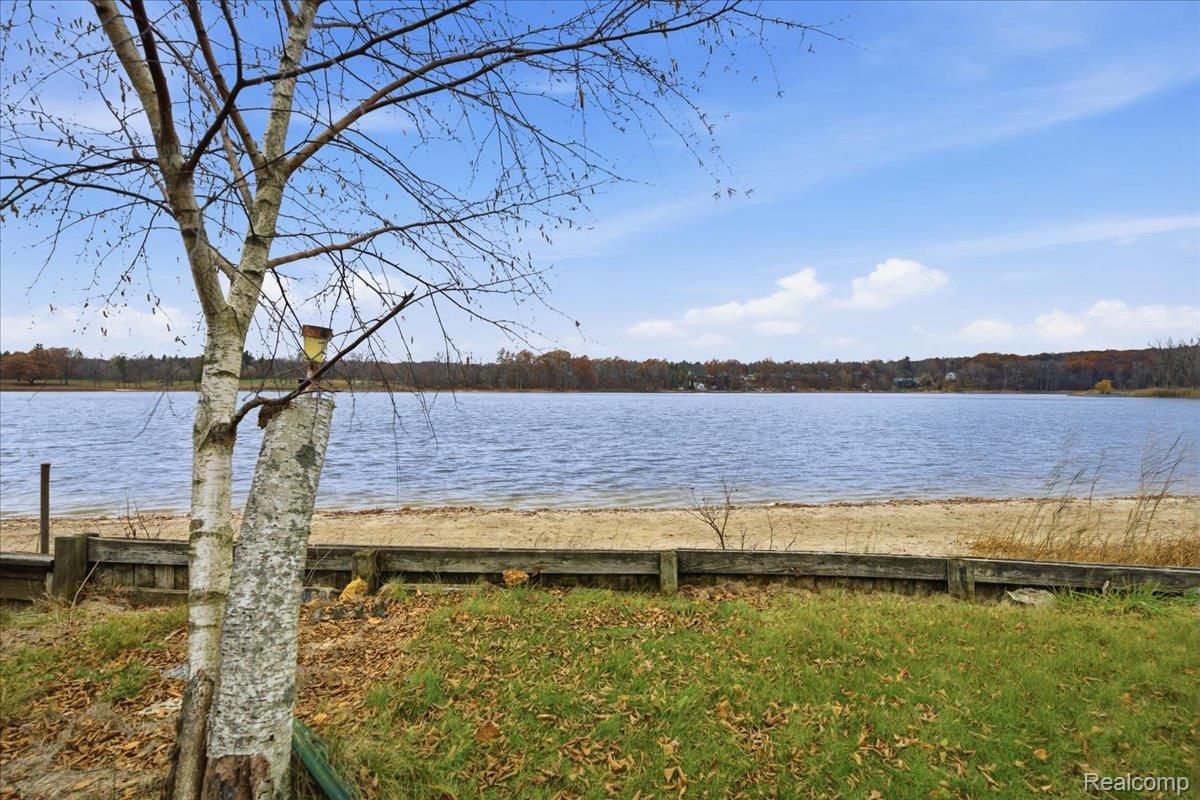 Hadley, Michigan 48462, United States, 4 Bedrooms Bedrooms, ,2 BathroomsBathrooms,Residential,Active,243311