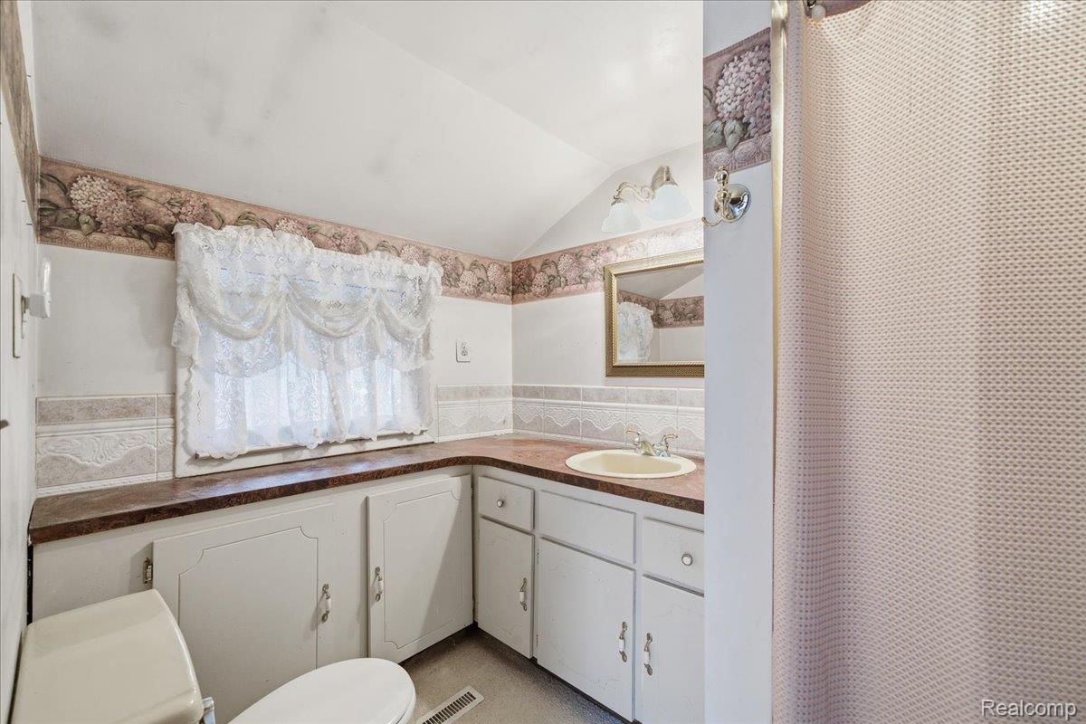 Hadley, Michigan 48462, United States, 4 Bedrooms Bedrooms, ,2 BathroomsBathrooms,Residential,Active,243311