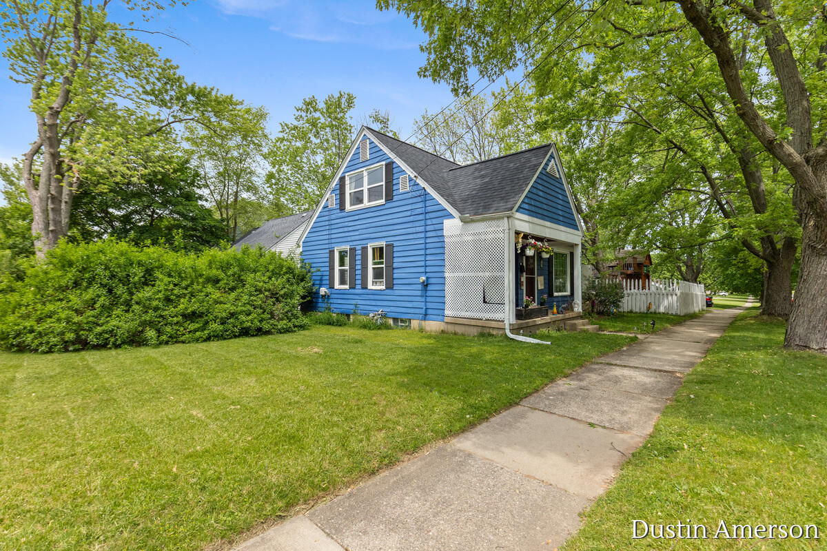 1411 Lewison Avenue NE