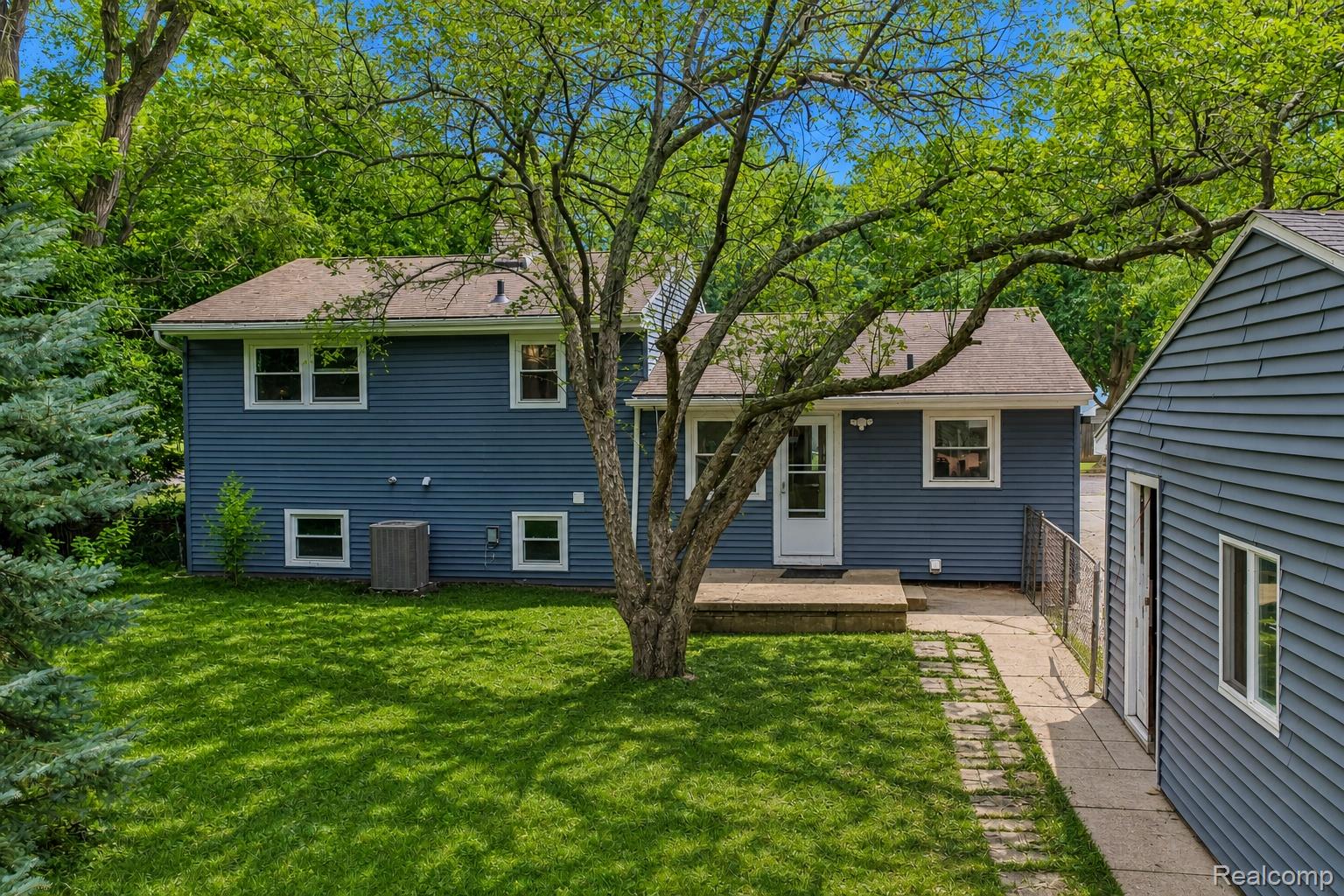 1421 Cedarhill Drive