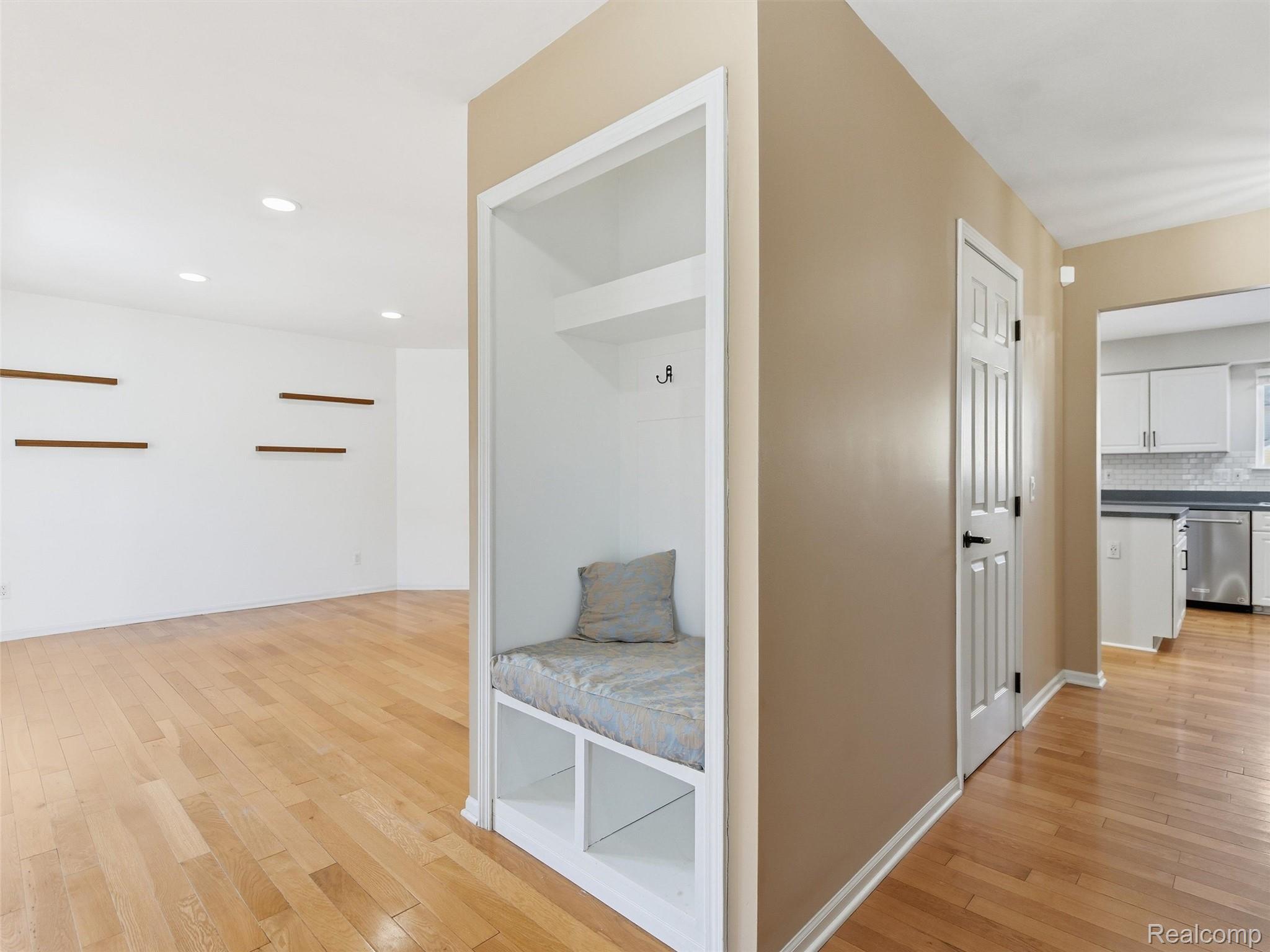 2746 Riverside Drive