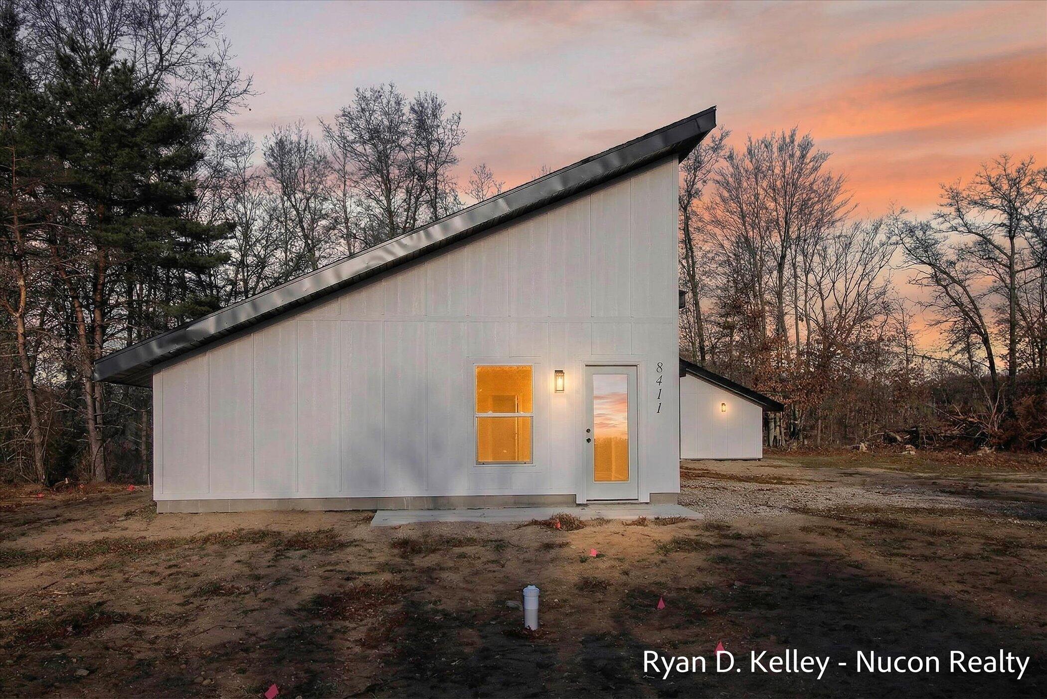 8411 Peninsula Drive W