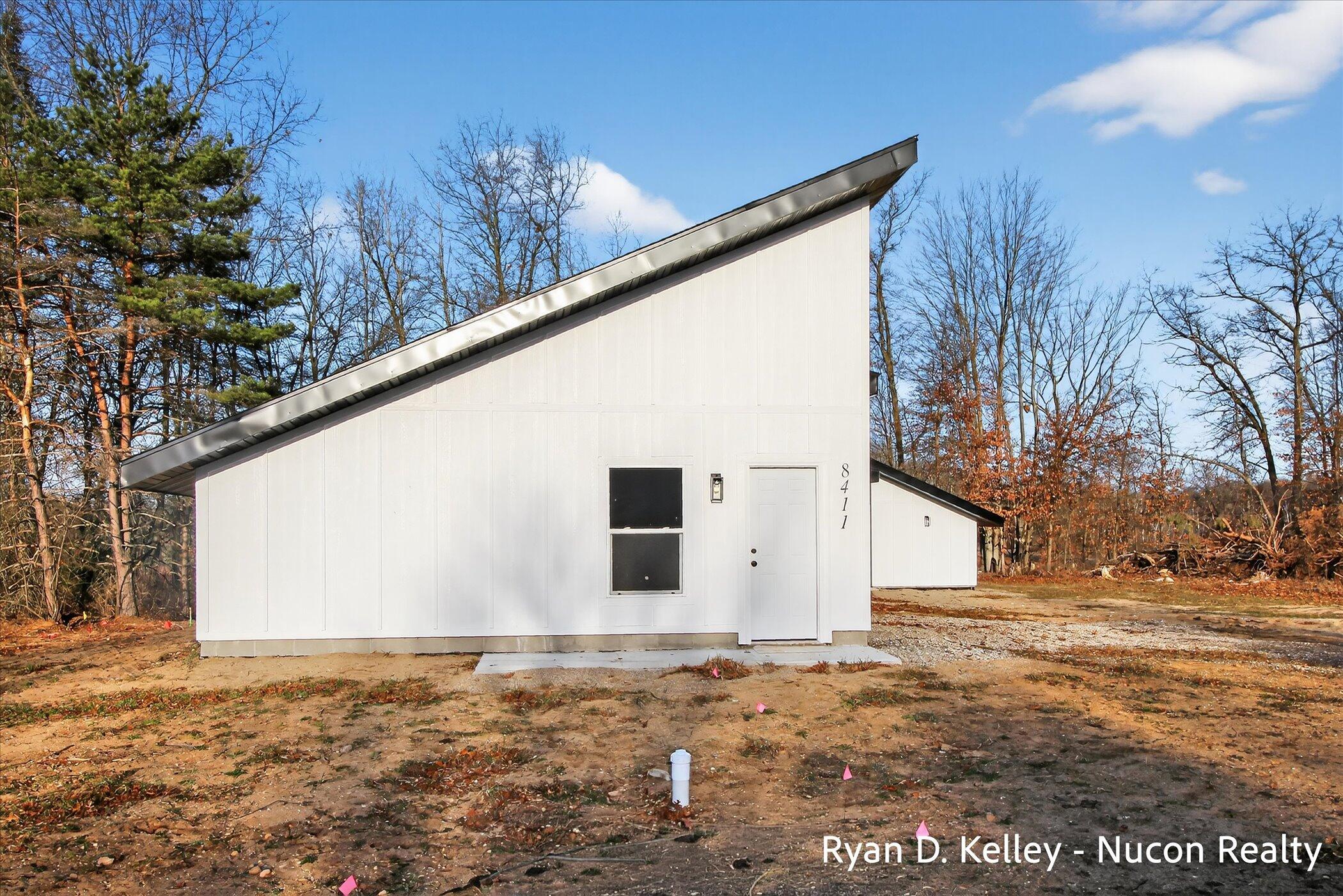 8411 Peninsula Drive W