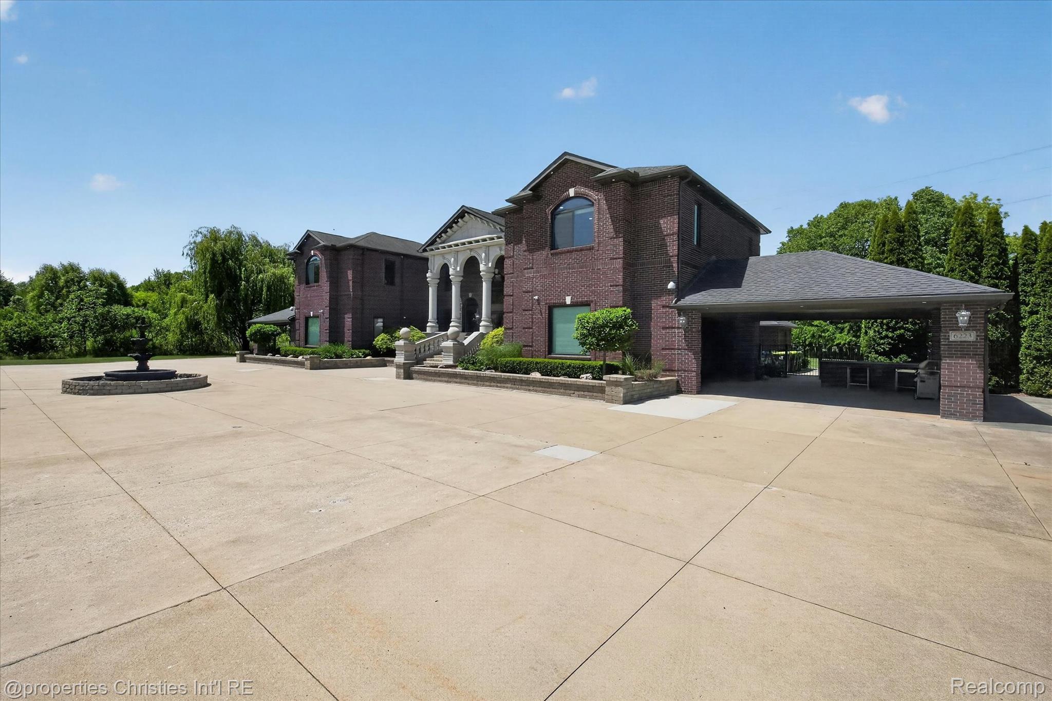 6223 Valleyfield Drive