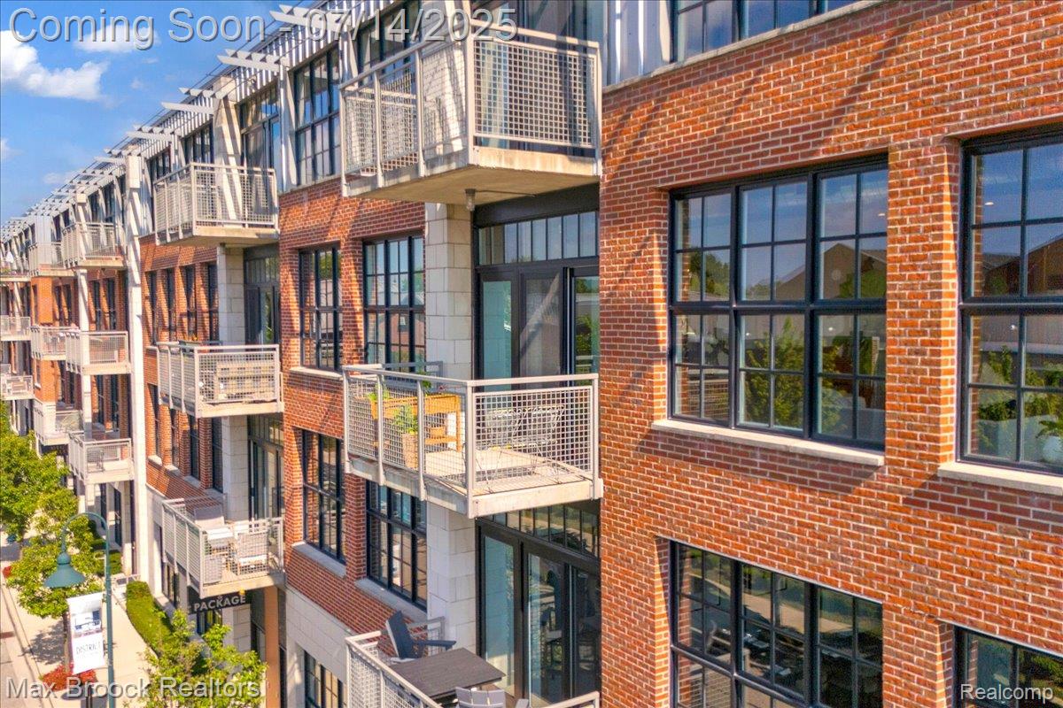 2051 Villa Road 302
