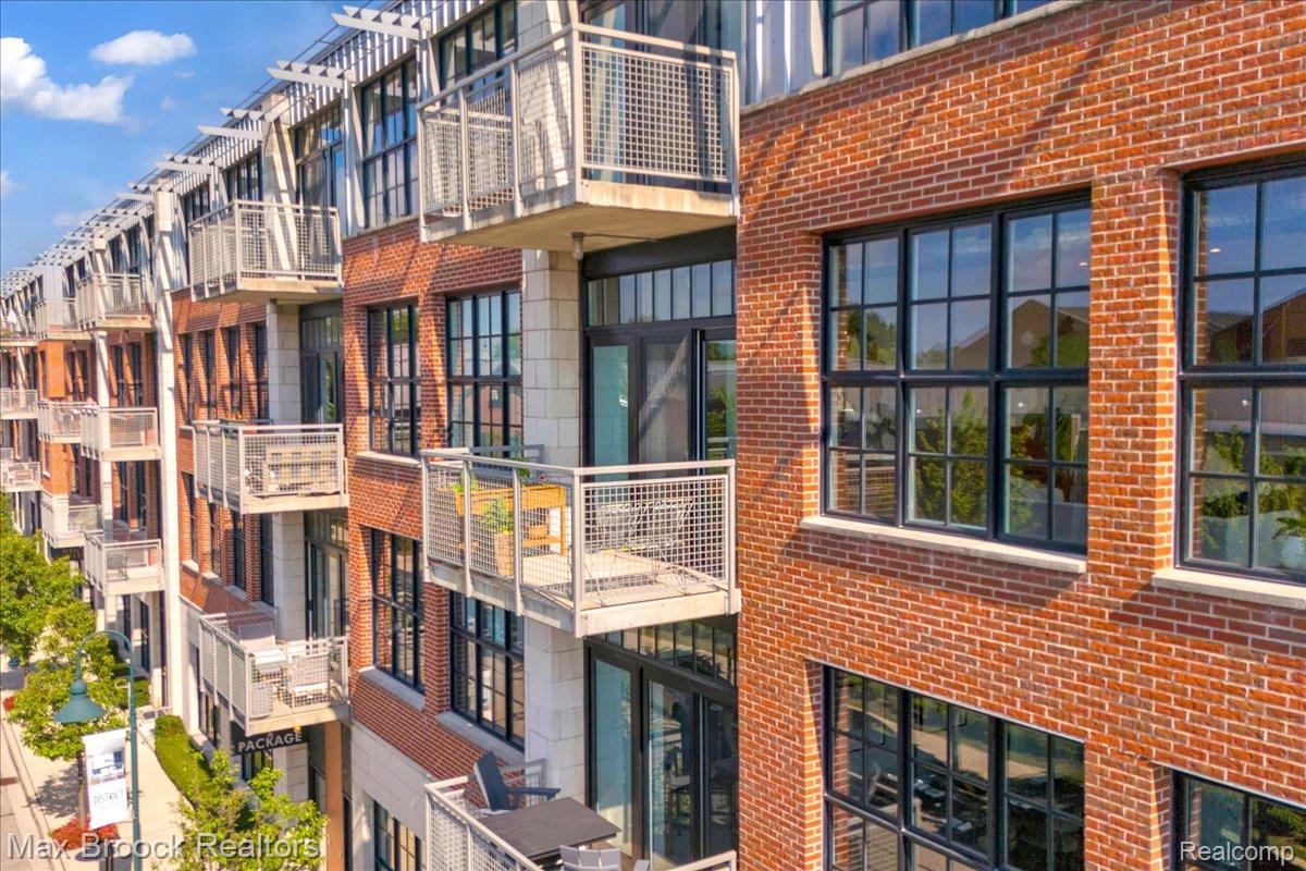 2051 Villa Road 302