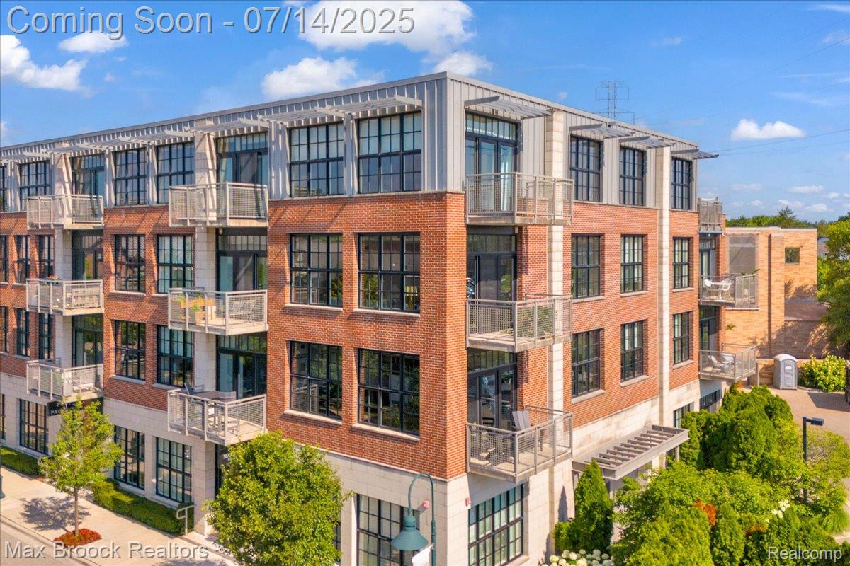 2051 Villa Road 302