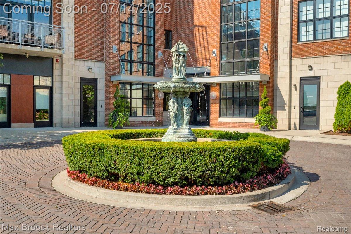 2051 Villa Road 302
