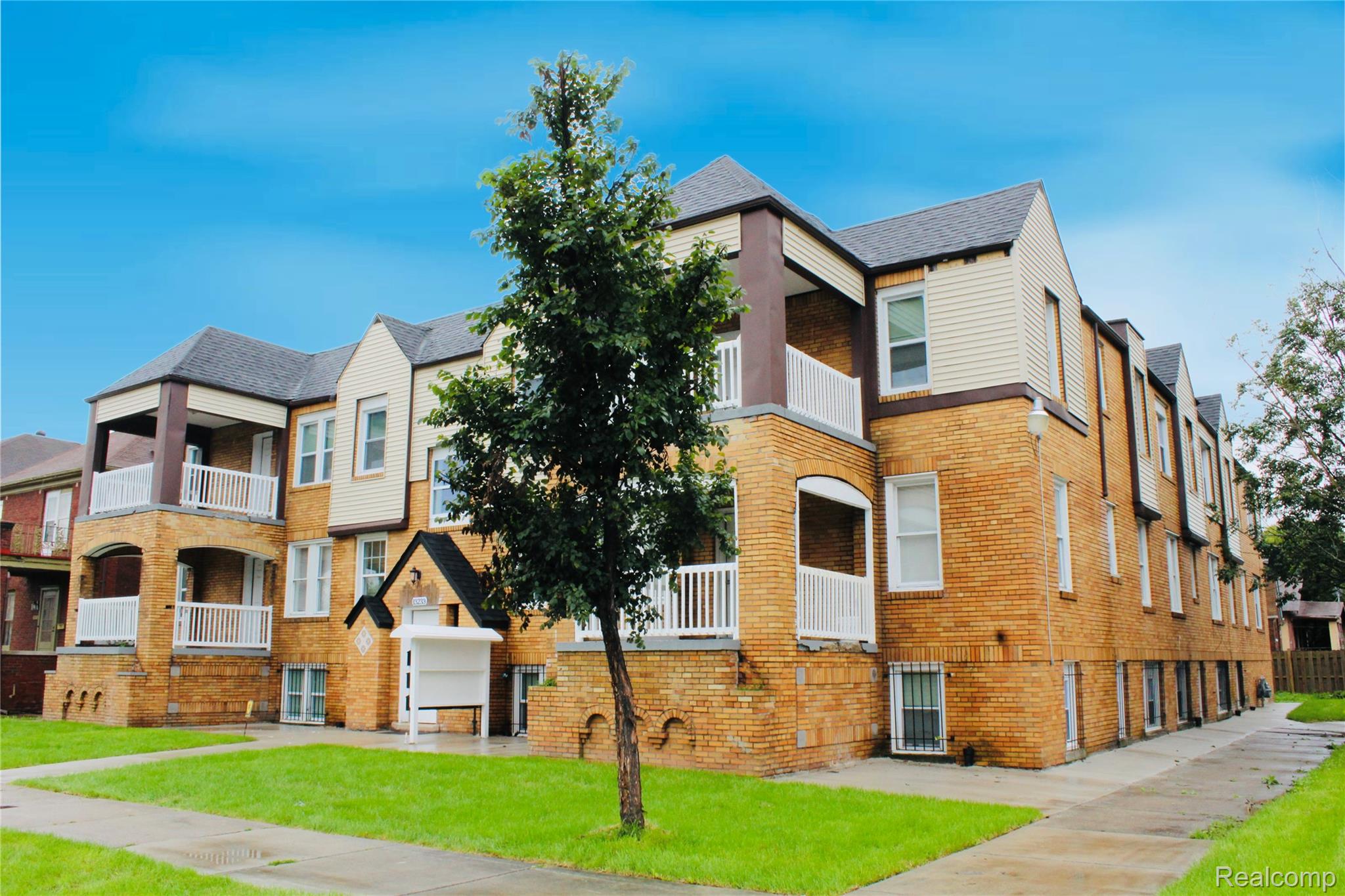 13233 La Salle Boulevard